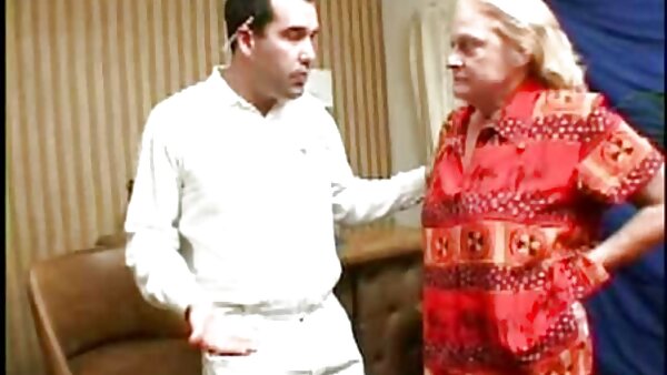 Сексапилната тинејџерка Мегуми Хамасаки и нејзината распарчена пичка