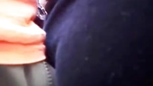 Секстрактивниот сканк Рокси Џезел го цица курот во позиција 69