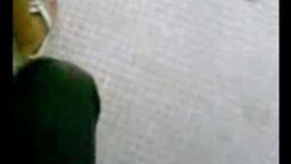 Похотливата шега Лора Хофман добива силно удирање во нејзиниот шупак
